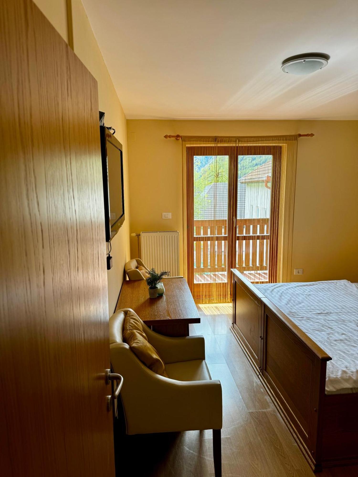Hotel Alpine Log pod Mangartom ภายนอก รูปภาพ