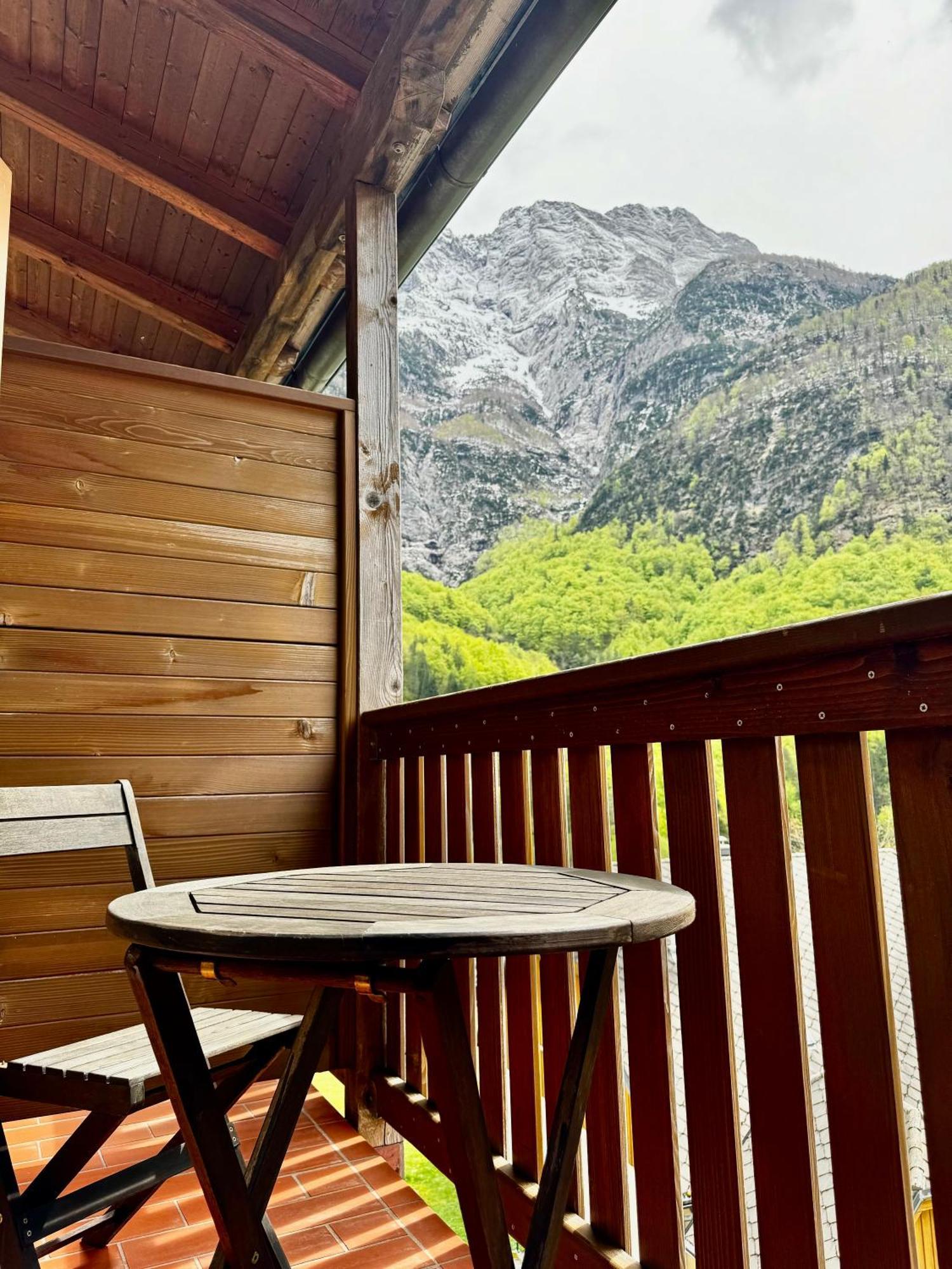 Hotel Alpine Log pod Mangartom ภายนอก รูปภาพ