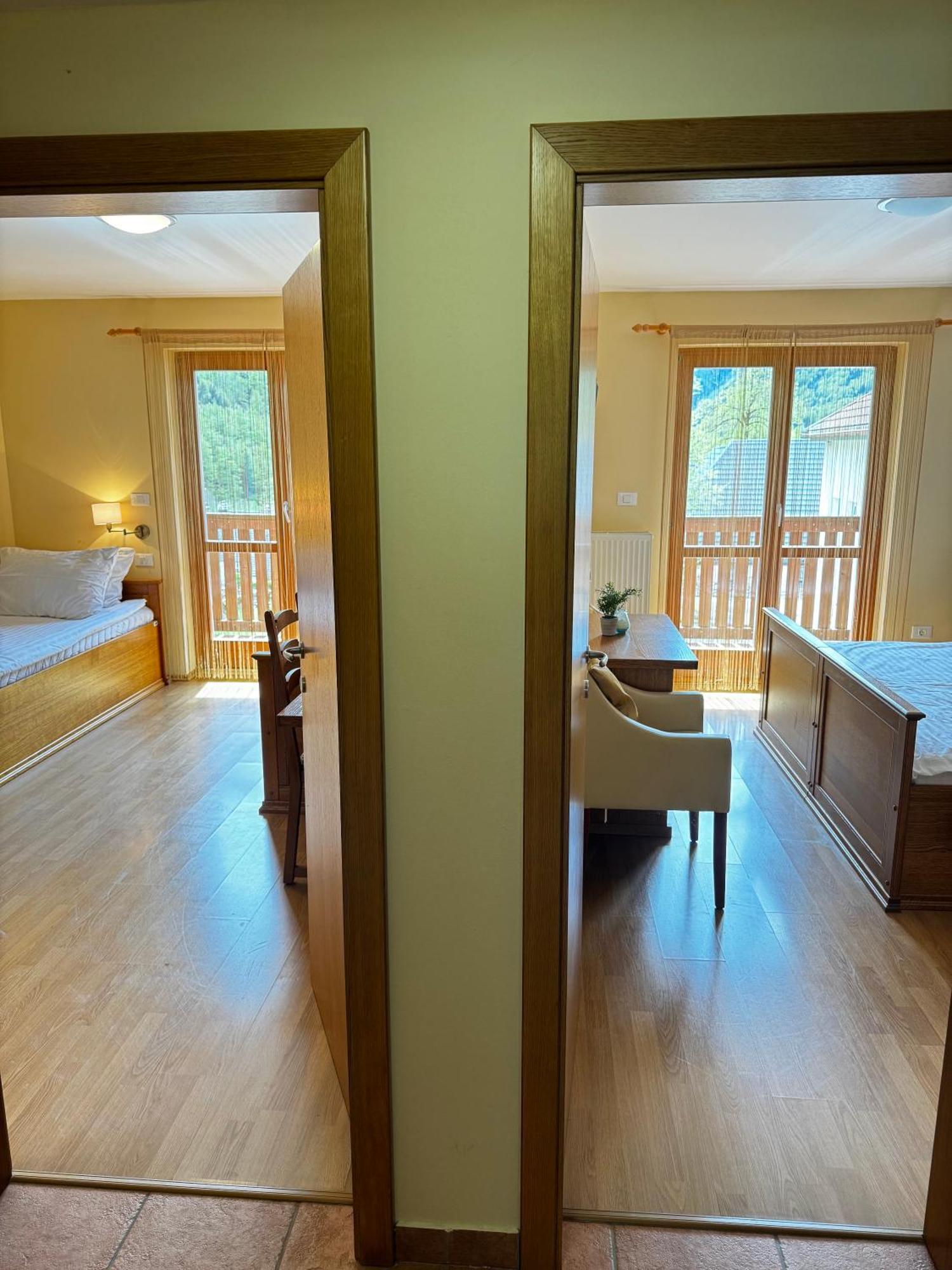 Hotel Alpine Log pod Mangartom ภายนอก รูปภาพ